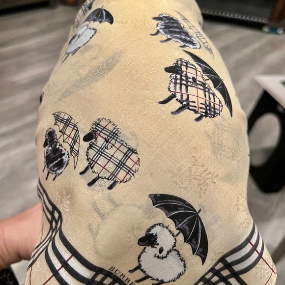 FREE Burberry story scarf with $400 purchase. I used 1x dry cleaned.rating 8/10. - Picture 6 of 10